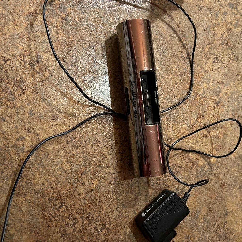 5/$20 SkullCandy brand: Vintage Portable Phone Speaker for IPhone - Picture 2 of 4